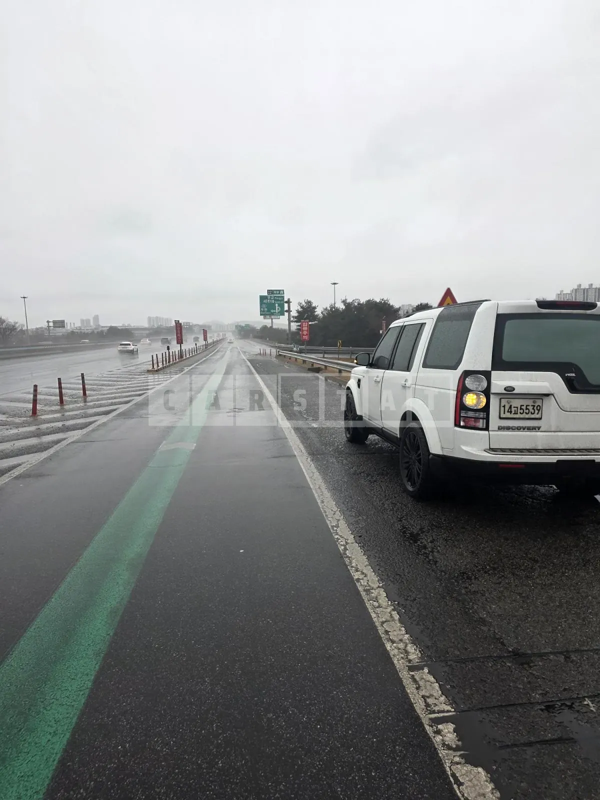 Photo 2 of 4: 2015 Land Rover Discovery 4 3.0d, VIN SALLAAAG6FA757369 — Korean insurance auction