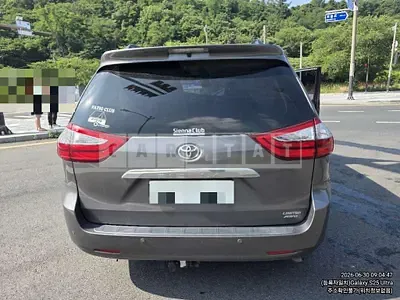 Photo 1 of 12: 2017 Toyota Siena 4WD — Korean insurance auction