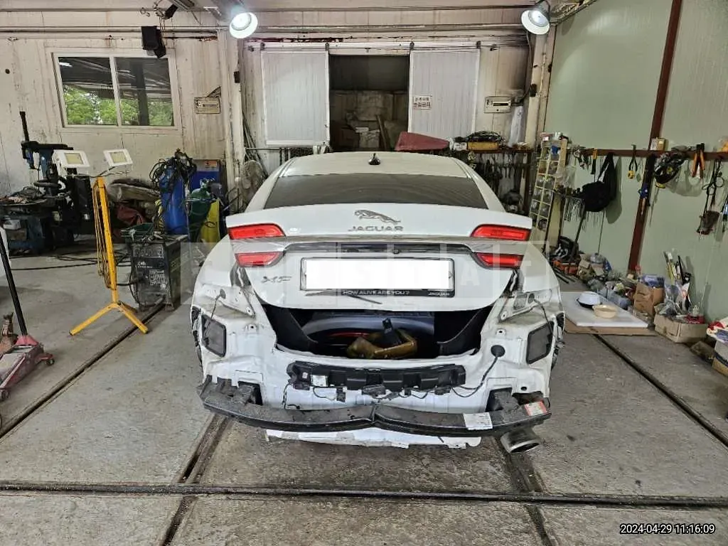 Photo 2 of 32: 2015 Jaguar XF 2.2d, VIN SAJAA06J7FDU67453 — Korean insurance auction