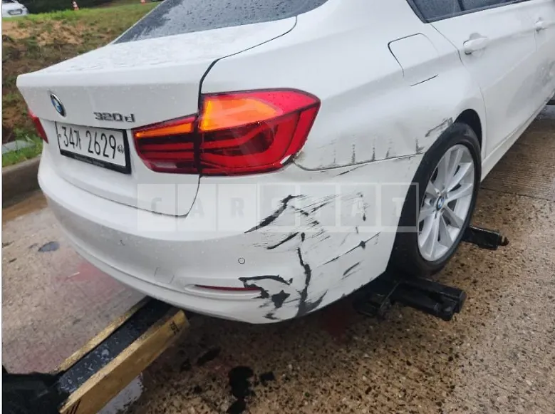 Photo 2 of 15: 2017 BMW 320d — Korean insurance auction