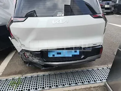 Photo 1 of 72: 2023 Kia EV9 4WD — Korean insurance auction