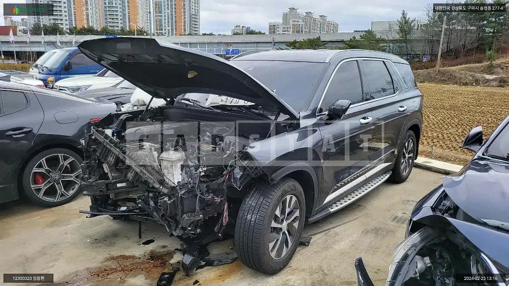 Photo 2 of 19: 2019 Hyundai Palisade, VIN KMHR281ABKU004328 — Korean insurance auction