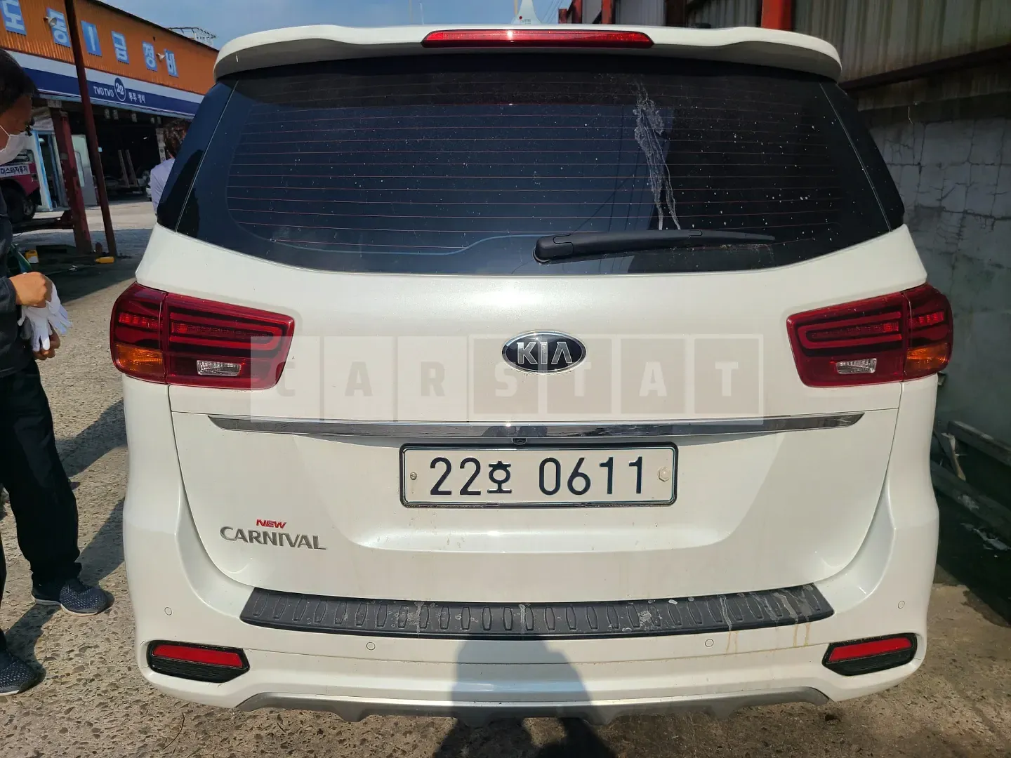 Photo 2 of 8: 2019 Kia Carnival, VIN KNAMB81ABKS547601 — Korean insurance auction