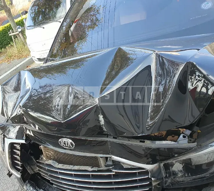 Photo 2 of 9: 2018 Kia Carnival, VIN KNAMB81ABJS428407 — Korean insurance auction