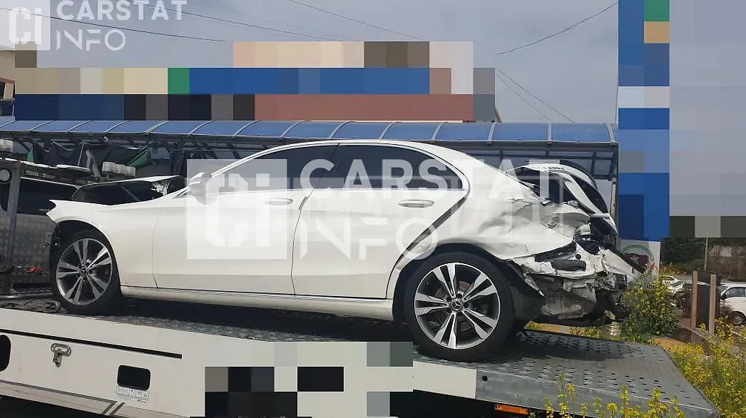 Photo 2 of 5: 2018 Mercedes-Benz C 200d, VIN WDDWF0EB8JR400085 — Korean insurance auction
