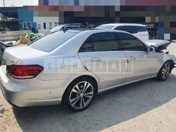 Photo 2 of 9: 2016 Mercedes-Benz E300 4Matic — Korean insurance auction