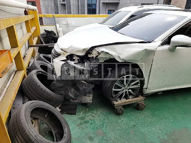 Photo 2 of 9: 2016 Lexus ES300h, VIN JTHBW1GG5G2131051 — Korean insurance auction