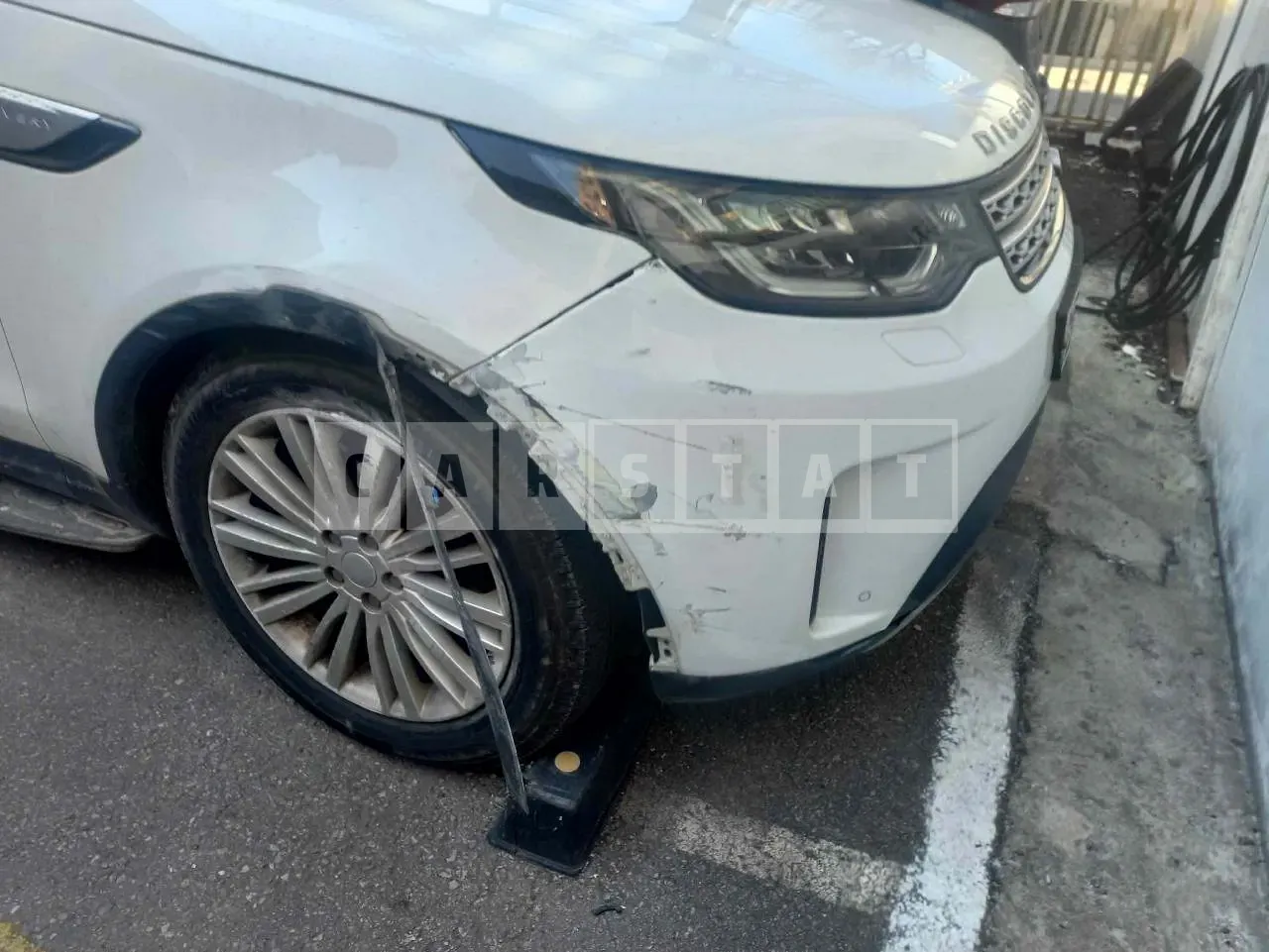 Photo 2 of 14: 2017 Land Rover Discovery TD6, VIN SALRA2BK9HA025430 — Korean insurance auction