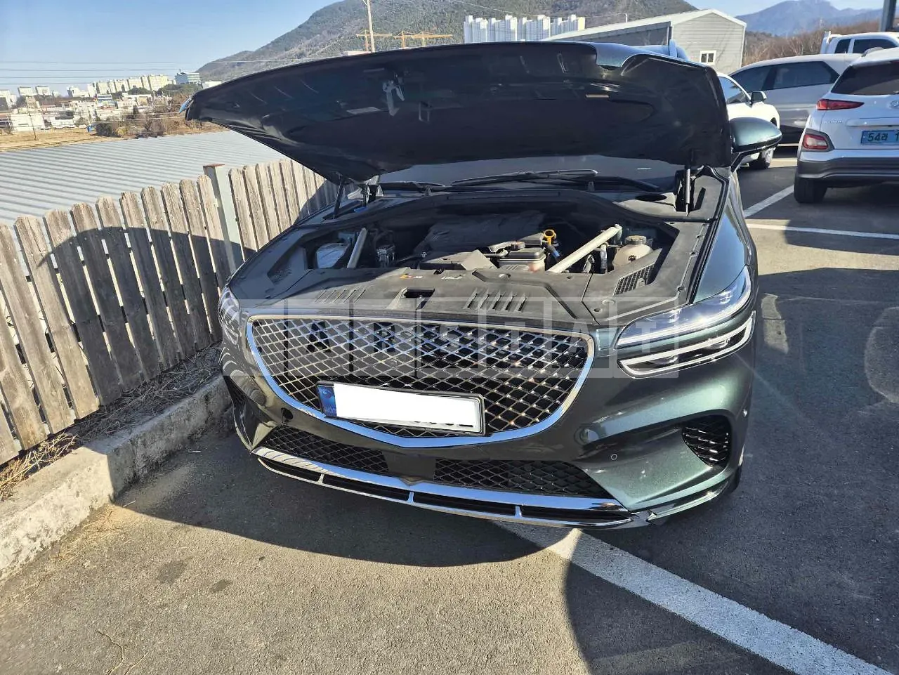 Photo 2 of 12: 2021 Genesis GV70, VIN KMTMA81BDMU015592 — Korean insurance auction