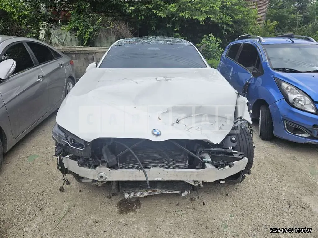Photo 2 of 17: 2023 BMW 520i — Korean insurance auction