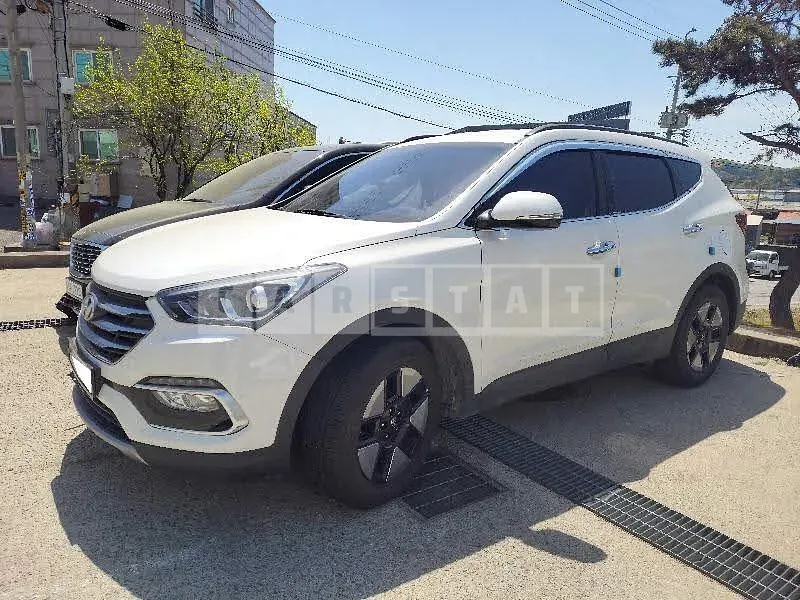 Photo 2 of 19: 2016 Hyundai Santa Fe, VIN KMHSW81UBGU663581 — Korean insurance auction