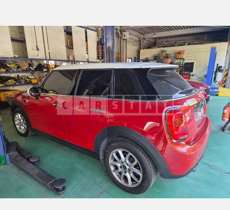 Photo 2 of 8: 2017 MINI Cooper Five-Door — Korean insurance auction