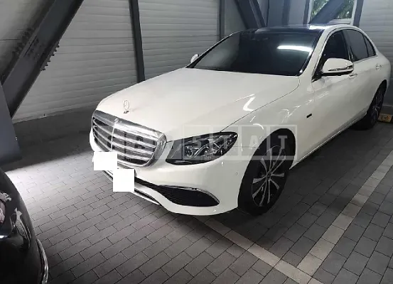 Photo 2 of 27: 2019 Mercedes-Benz E 300 e, VIN WDDZF5DB2KA669209 — Korean insurance auction