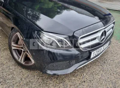 Photo 1 of 50: 2019 Mercedes-Benz E 300, VIN WDDZF4JB1KA685013 — Korean insurance auction