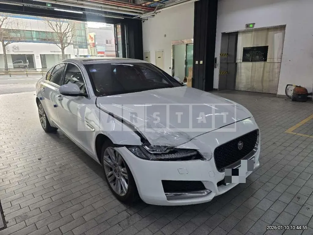 Photo 2 of 48: 2016 Jaguar XF 20d — Korean insurance auction