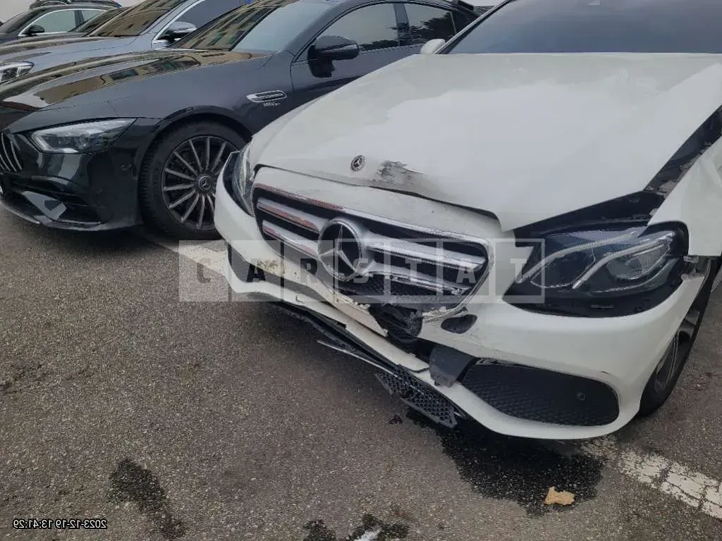 Photo 2 of 9: 2019 Mercedes-Benz E300, VIN WDDZF4JB3KA524484 — Korean insurance auction
