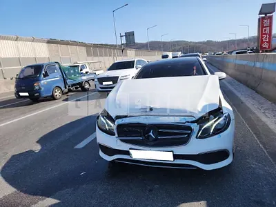 Photo 1 of 19: 2019 Mercedes-Benz E250, VIN WDDZF4FB2LA724833 — Korean insurance auction