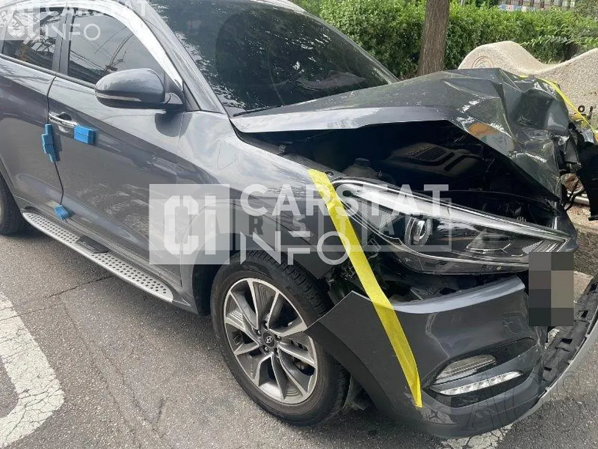 Photo 2 of 10: 2017 Hyundai Tucson 2.0 — Korean insurance auction