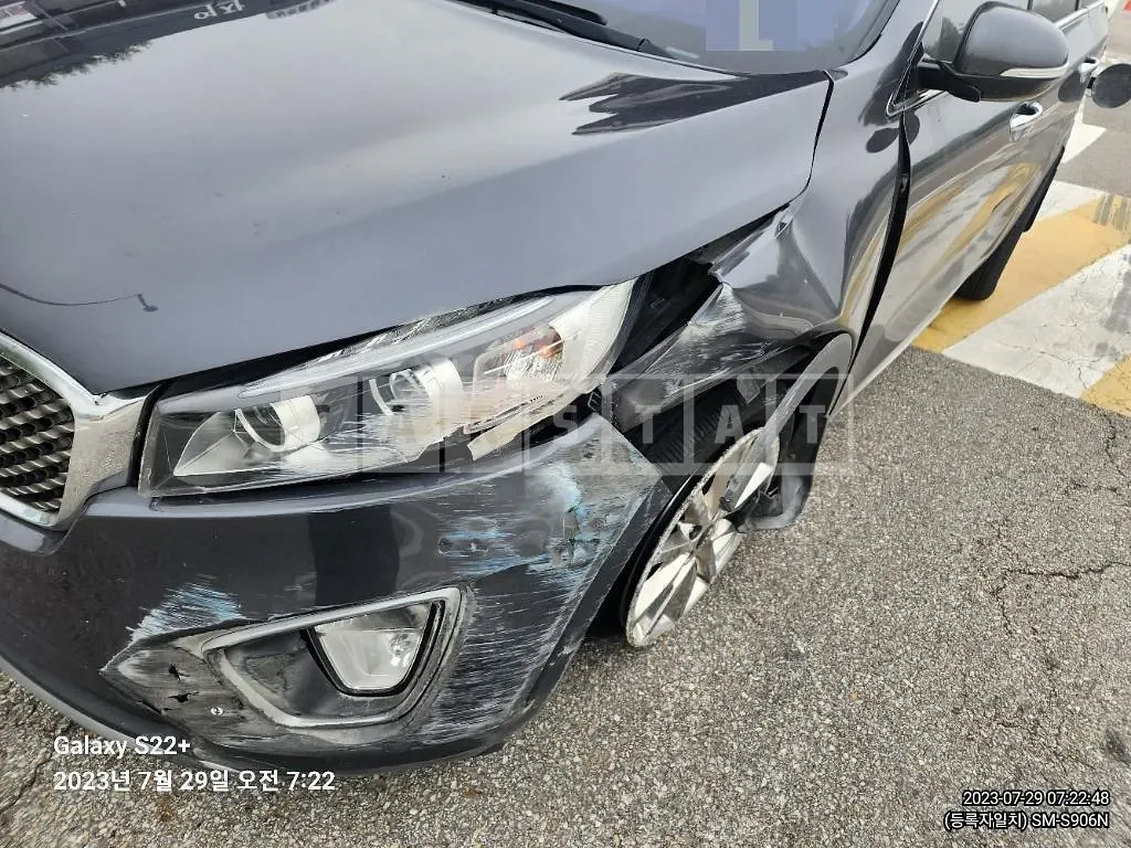 Photo 2 of 6: 2014 Kia Sorento, VIN KNAPH81BBFA000780 — Korean insurance auction