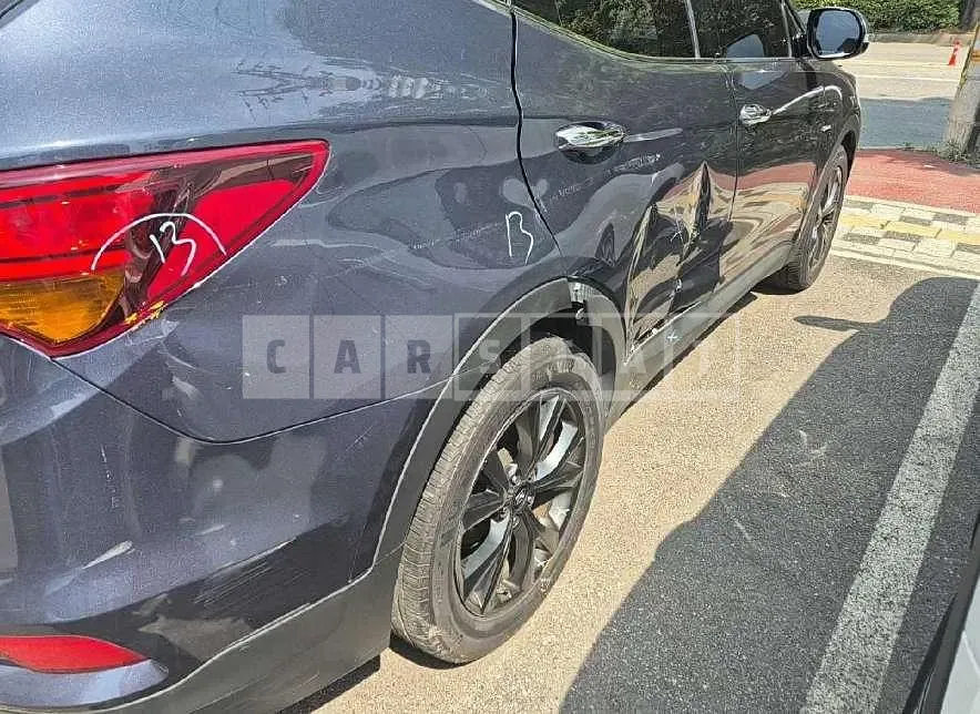 Photo 2 of 22: 2017 Hyundai Santa Fe DM — Korean insurance auction