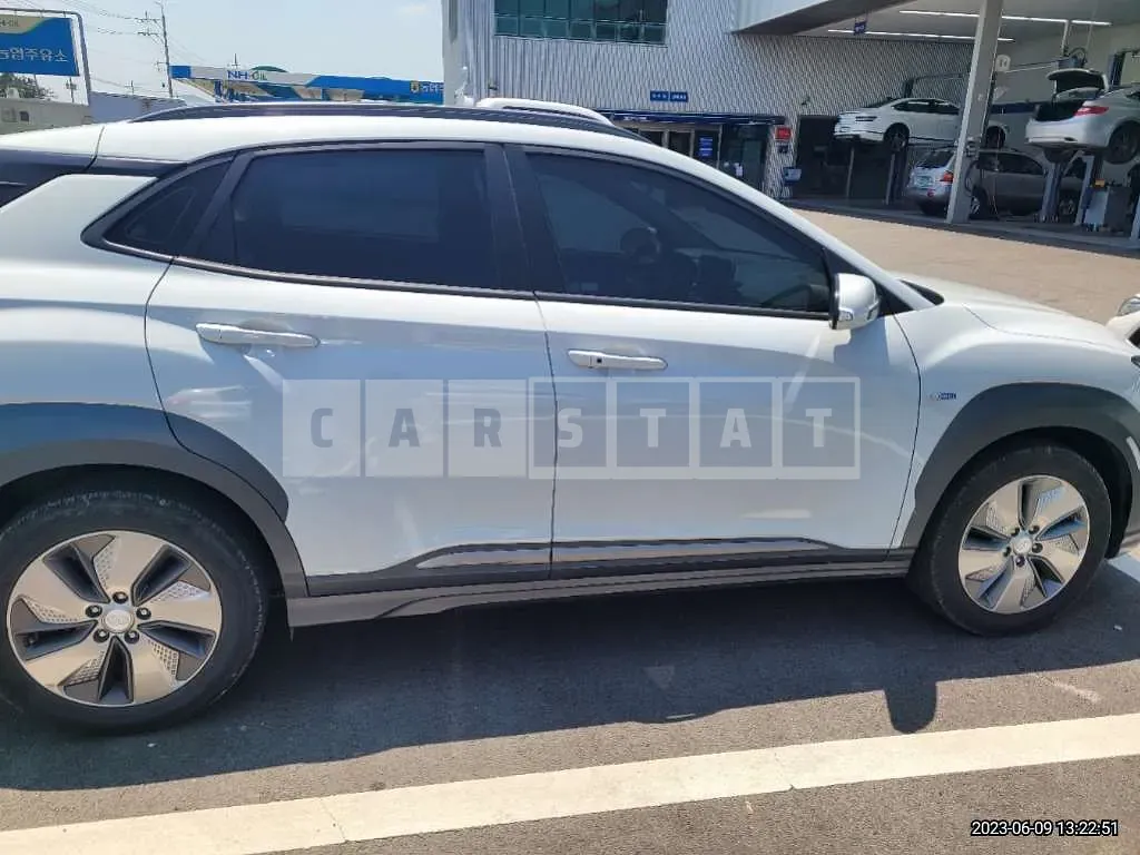 Photo 2 of 8: 2019 Hyundai Kona Electric, VIN KMHK381GFKU010505 — Korean insurance auction