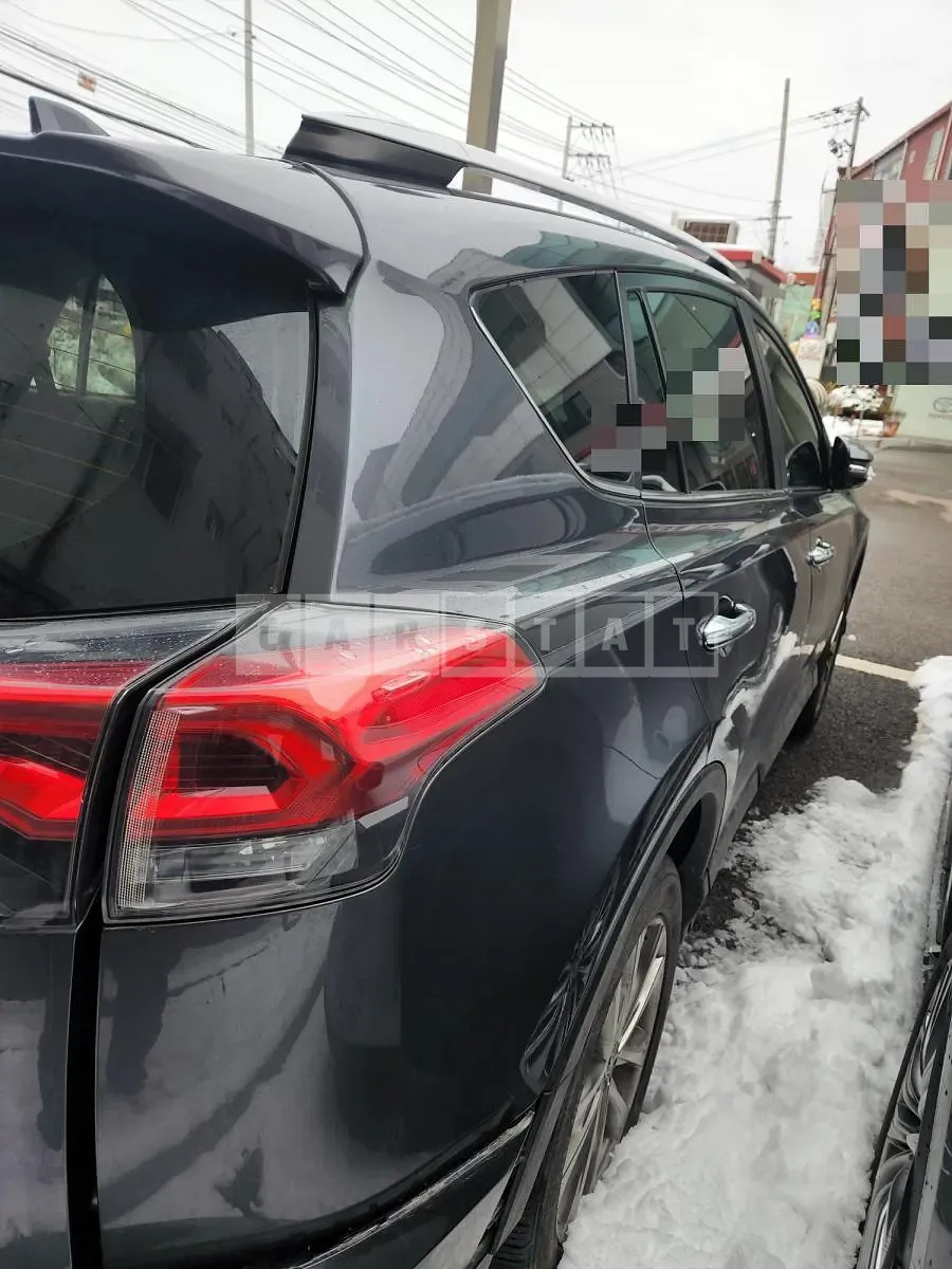 Photo 2 of 5: 2016 Toyota RAV4 2WD, VIN JTMYFREV2GD089230 — Korean insurance auction
