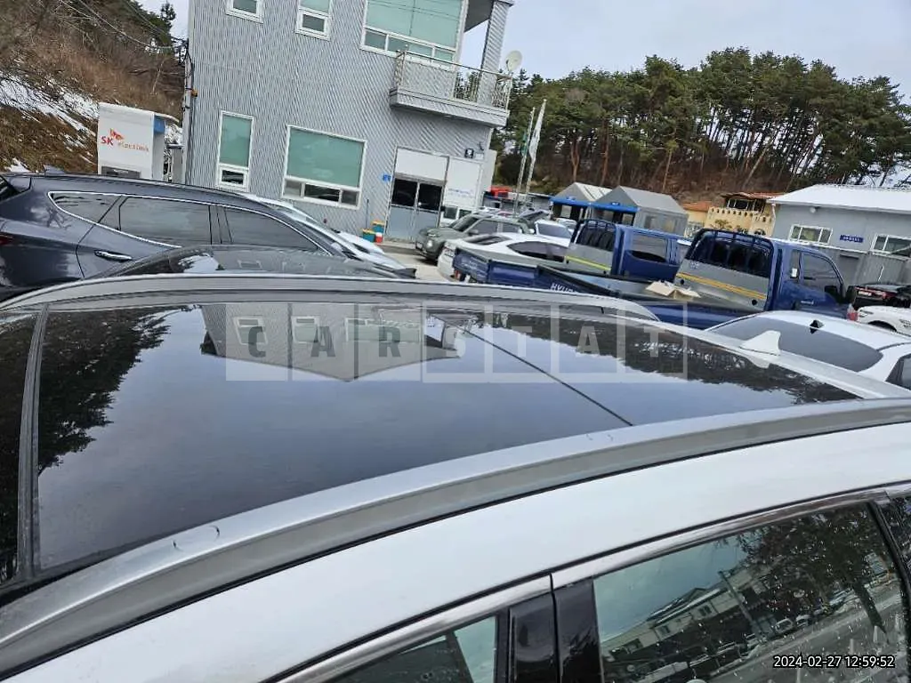 Photo 2 of 22: 2018 Hyundai Santa Fe, VIN KMHS381CDKU026046 — Korean insurance auction