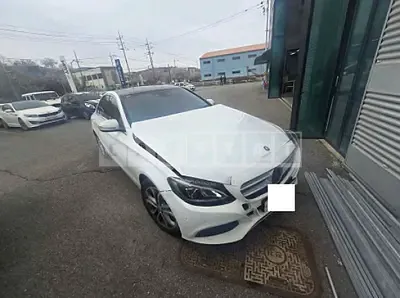 Photo 1 of 9: 2017 Mercedes-Benz C 200 — Korean insurance auction