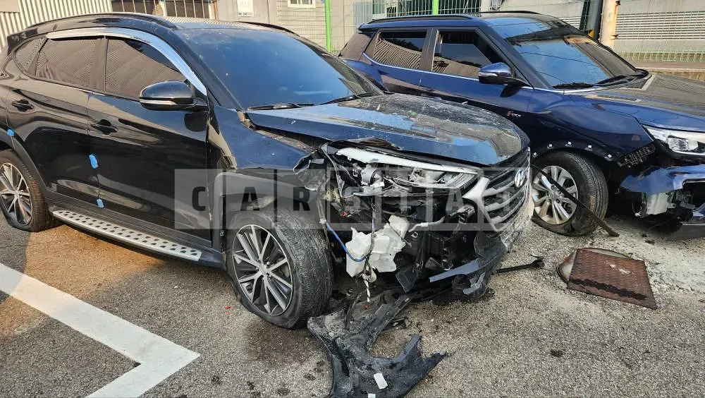 Photo 2 of 11: 2017 Hyundai Tucson, VIN KMHJ381ADHU477848 — Korean insurance auction