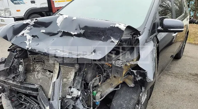 Photo 2 of 19: 2019 Kia Carnival, VIN KNAMB81ABKS486998 — Korean insurance auction