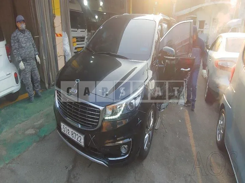 Photo 2 of 15: 2018 Kia Carnival, VIN KNAMC81ABJS443338 — Korean insurance auction
