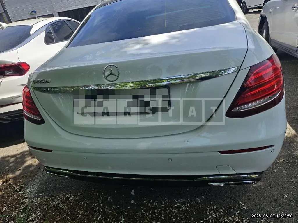Photo 2 of 16: 2016 Mercedes-Benz E220 d — Korean insurance auction