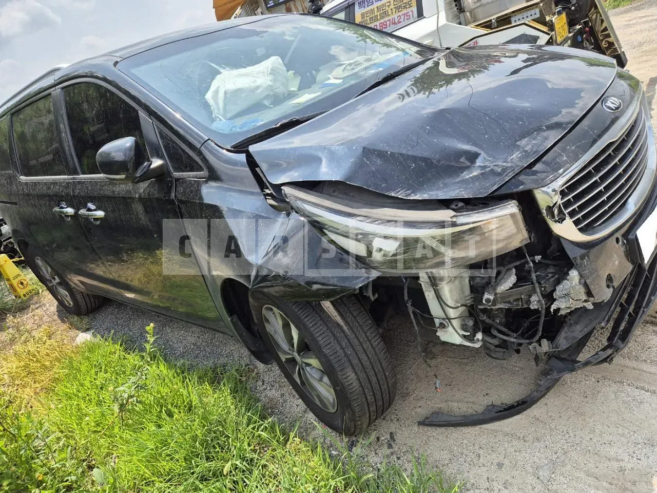 Photo 2 of 18: 2017 Kia Carnival, VIN KNAMB81ABJS416269 — Korean insurance auction