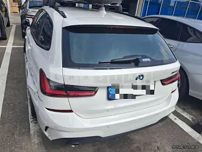 Photo 1 of 23: 2022 BMW 320d Touring — Korean insurance auction