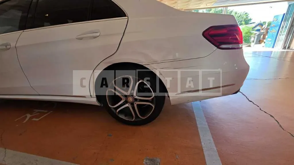 Photo 3 of 3: 2015 Mercedes-Benz E250 BlueTec 4Matic — Korean insurance auction