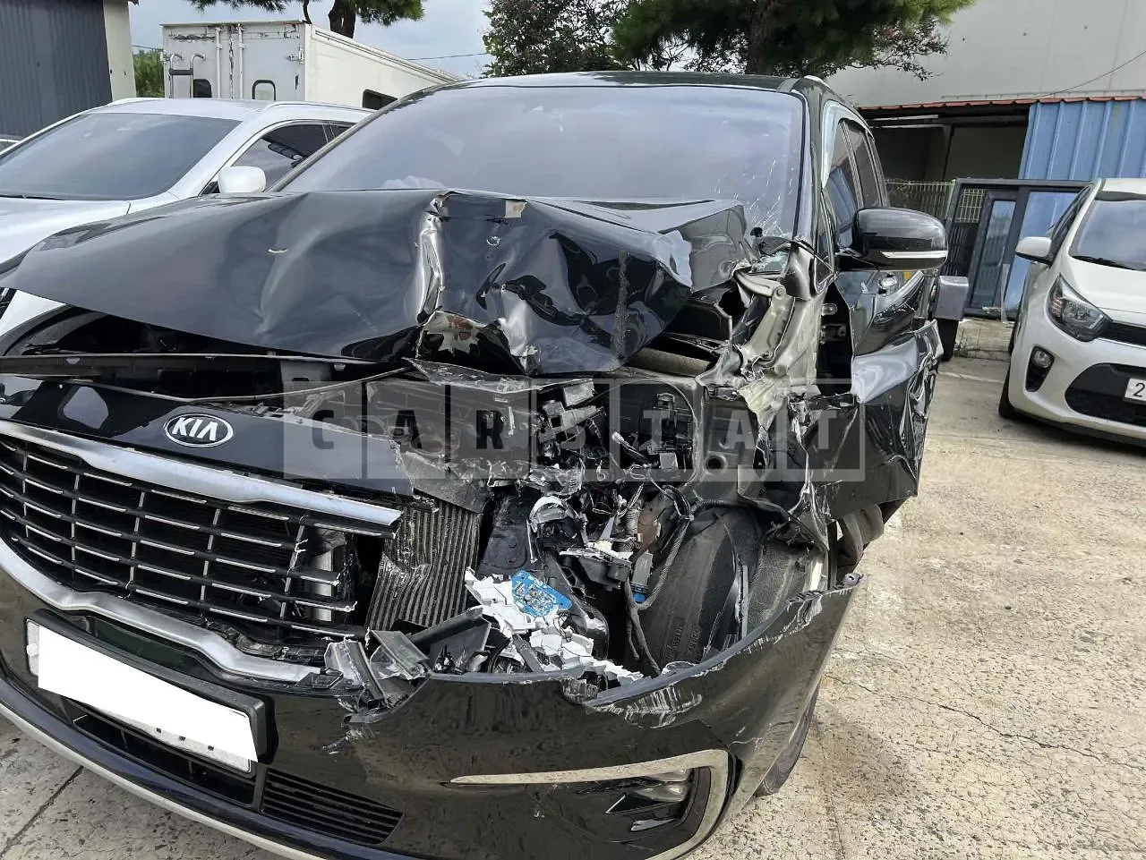 Photo 2 of 18: 2019 Kia Carnival, VIN KNAME81ABKS544956 — Korean insurance auction