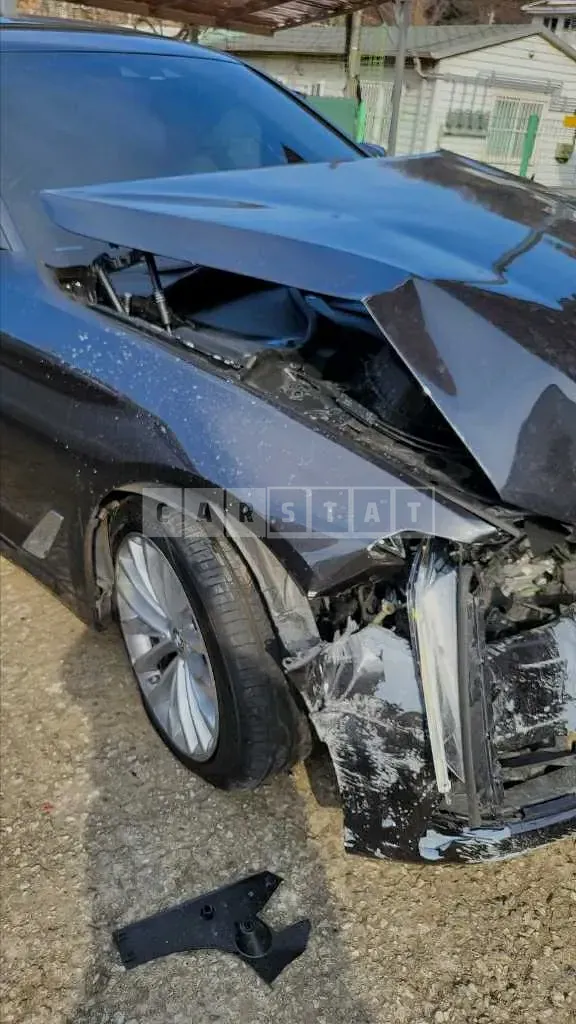Photo 2 of 8: 2019 BMW 530i xDrive Luxury, VIN WBAJD9102KB278141 — Korean insurance auction