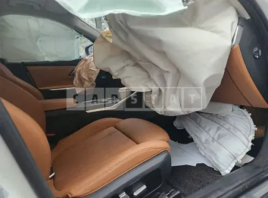 Photo 2 of 6: 2023 BMW 320i — Korean insurance auction