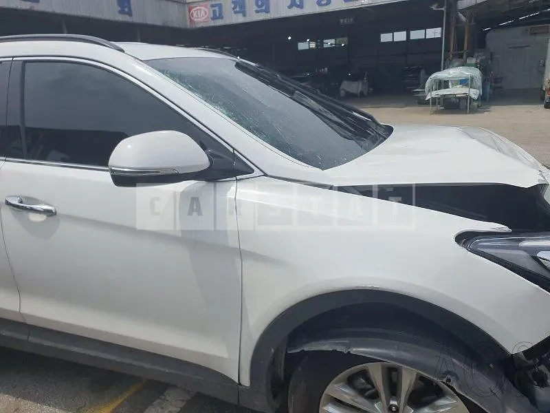 Photo 2 of 16: 2018 Hyundai Santa Fe, VIN KMHSW81UBJU802940 — Korean insurance auction