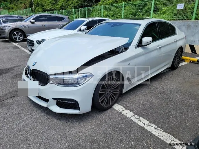 Photo 2 of 47: 2018 BMW 530i xDrive, VIN WBAJD9109JB277650 — Korean insurance auction