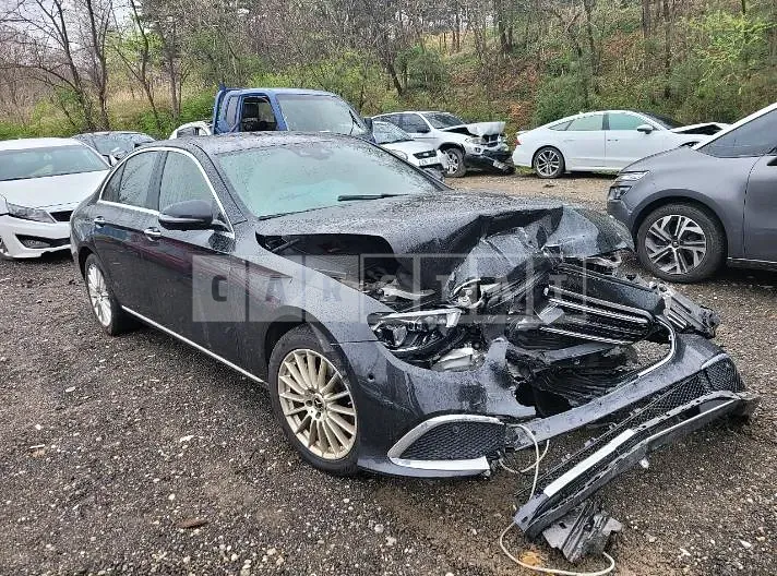 Photo 2 of 9: 2021 Mercedes-Benz E220 d 4Matic, VIN W1KZF0FB0MA933045 — Korean insurance auction