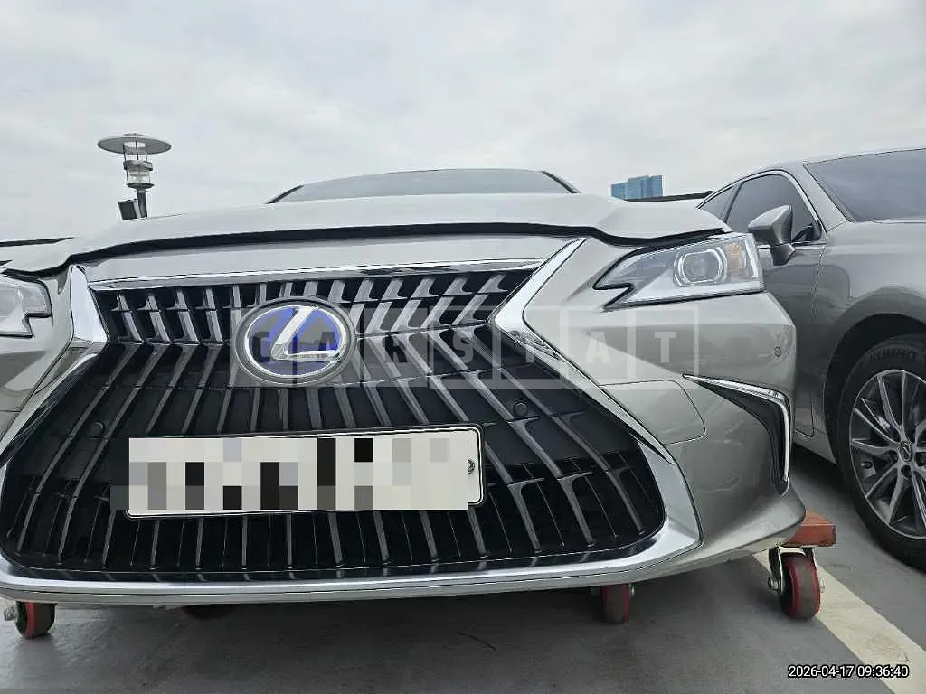 Photo 2 of 15: 2021 Lexus ES300h — Korean insurance auction