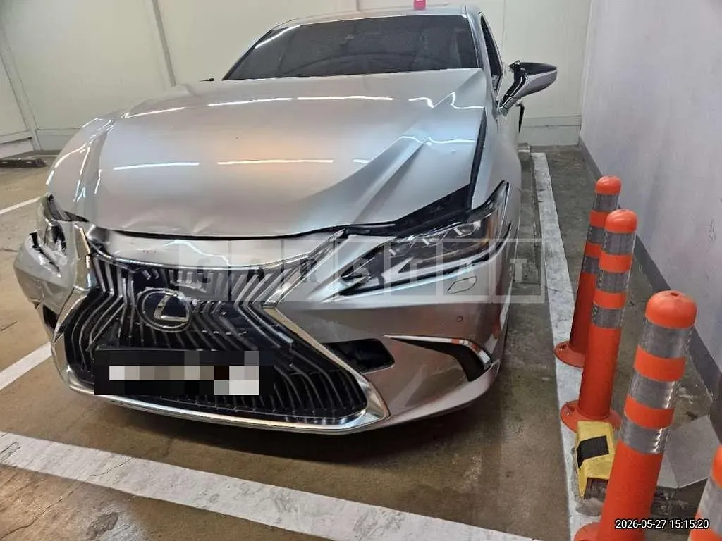 Photo 2 of 15: 2019 Lexus ES300h — Korean insurance auction