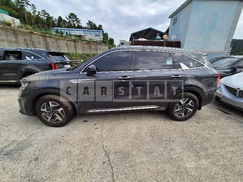 Photo 2 of 12: 2021 Kia Sorento — Korean insurance auction