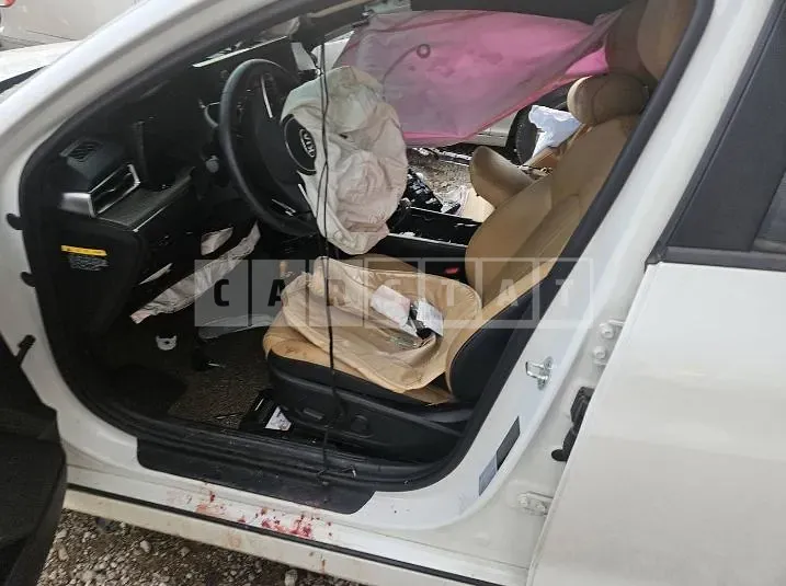 Photo 2 of 7: 2020 Kia K5 — Korean insurance auction
