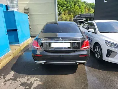 Photo 1 of 8: 2018 Mercedes-Benz E300, VIN WDDZF4JB4JA466142 — Korean insurance auction