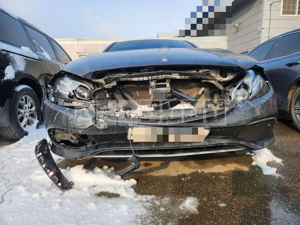 Photo 2 of 7: 2018 Mercedes-Benz E 400 4Matic — Korean insurance auction