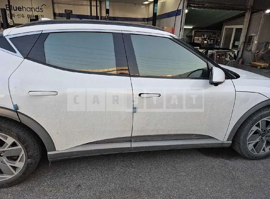 Photo 2 of 21: 2022 Genesis GV60 Electric Car, VIN KMTKB81AFNU006298 — Korean insurance auction