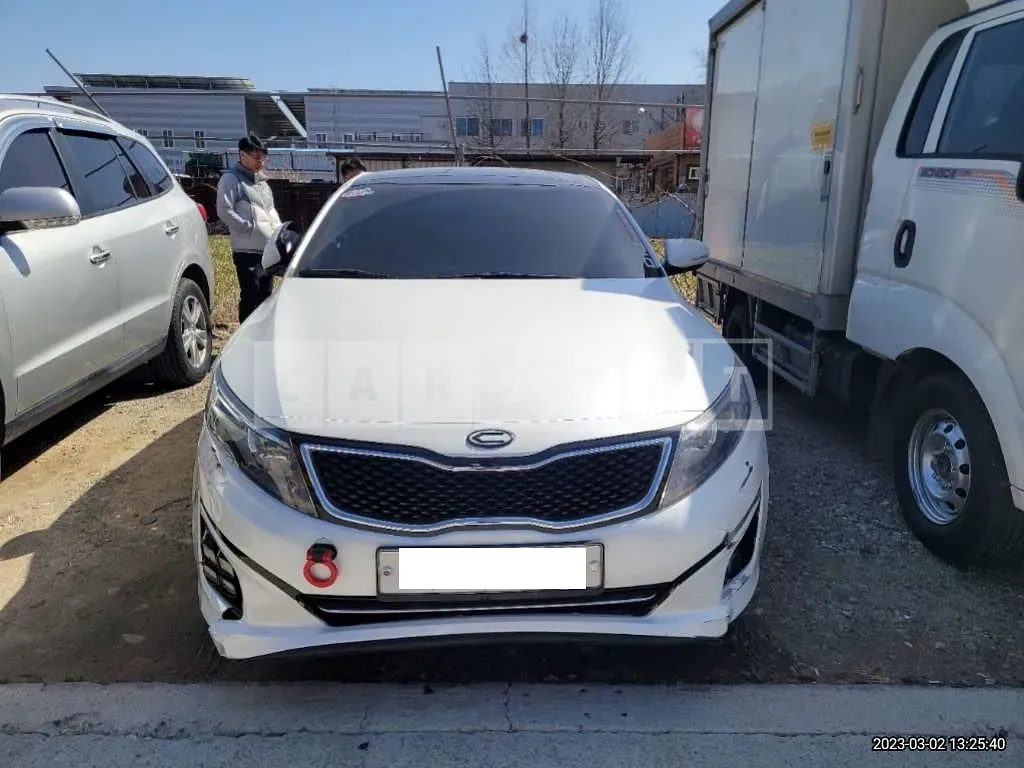 Photo 2 of 9: 2015 Kia K5, VIN KNAGM419BFA611596 — Korean insurance auction