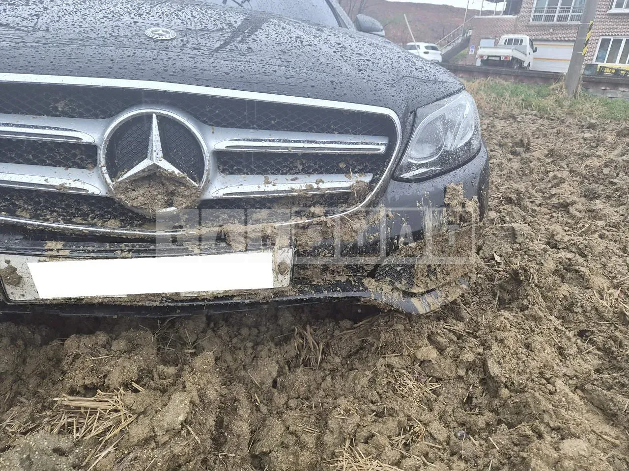 Photo 2 of 8: 2018 Mercedes-Benz E220 d, VIN WDDZF0EB8KA504461 — Korean insurance auction
